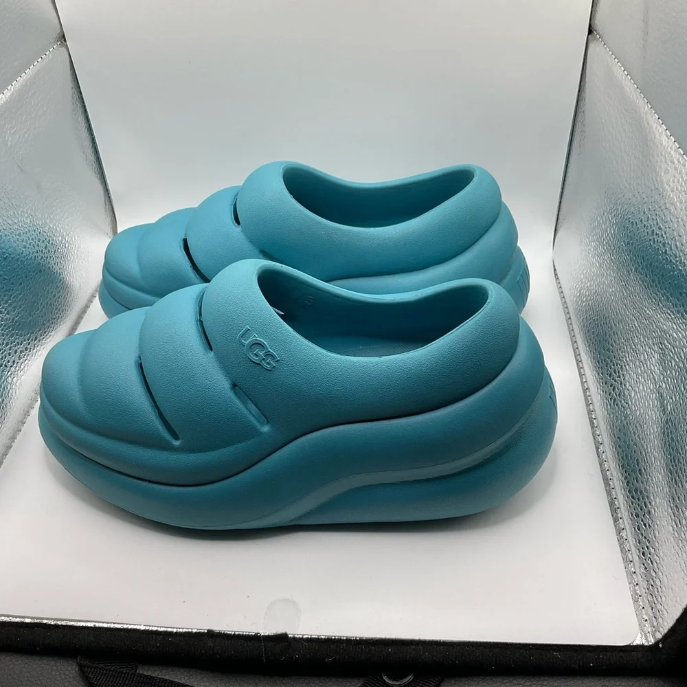 UGG Blue Quilted Slippers‎ Slip-On Comfort Size 5.